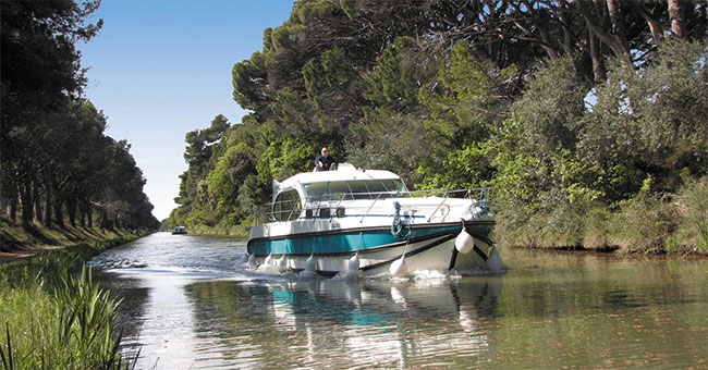 Nicols Location de bateau sans permis sur le Canal du Midi
