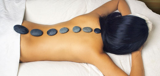 Offrez-vous un petit massage aux pierres chaudes