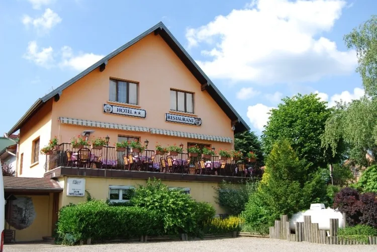 A L'ARBRE VERT - Restaurant LE CAVEAU