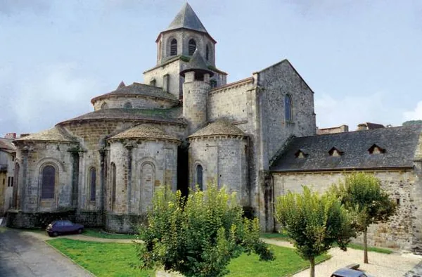 Abbatiale Saint-Pierre à Beaulieu-sur-Dordogne, Corrèze (19)