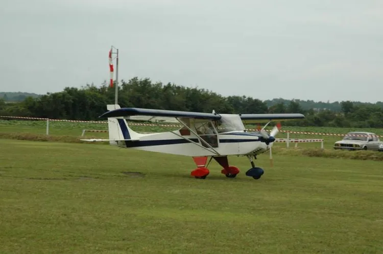 Aéro-club de la Pierre Levée à Saint-Même-les-Carrières, Charente (16)