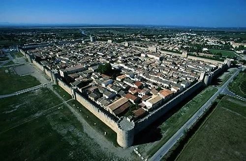Aigues Mortes, la Cité à Aigues-Mortes, Gard (30)