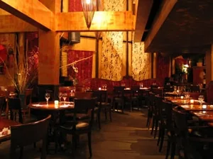 Asian à Paris 8e (75)