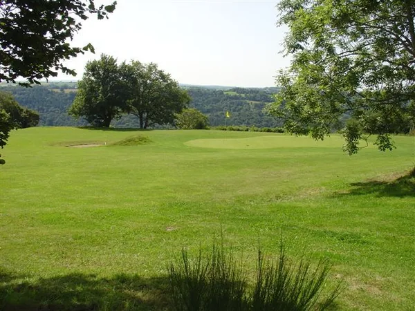 Golf du Battut à Paulhenc, Cantal (15)
