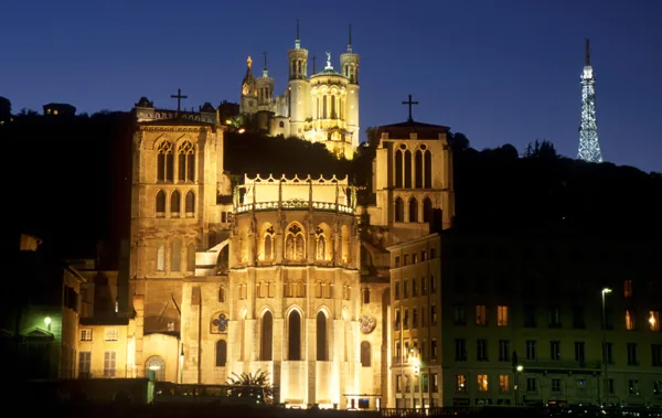 Basilique de Fourvière et la Tour de l'Observatoire à Lyon, Rhône (69)