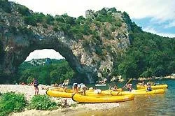 Canoë-Kayak Kraft - Base Nautique du Pont d'Arc à Vallon-Pont-d'Arc, Ardèche (07)