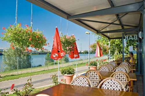 Camping du Pont de Bourgogne à Saint-Marcel, Saône-et-Loire (71)