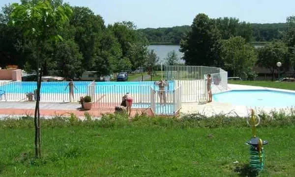 Camping Champ Fossé à Saint-Bonnet-Tronçais, Allier (03)