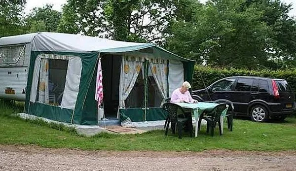 Camping des Ecossais à Isle-et-Bardais, Allier (03)