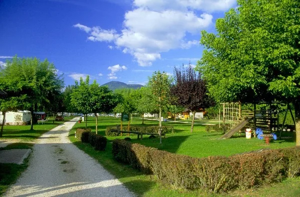 Camping Le Curtelet à Lépin-le-Lac, Savoie (73)