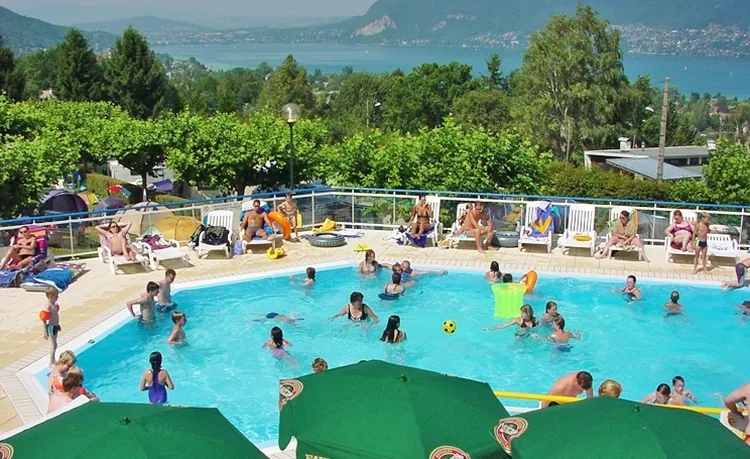 Camping Le Panoramic à Sévrier, Haute-Savoie (74)