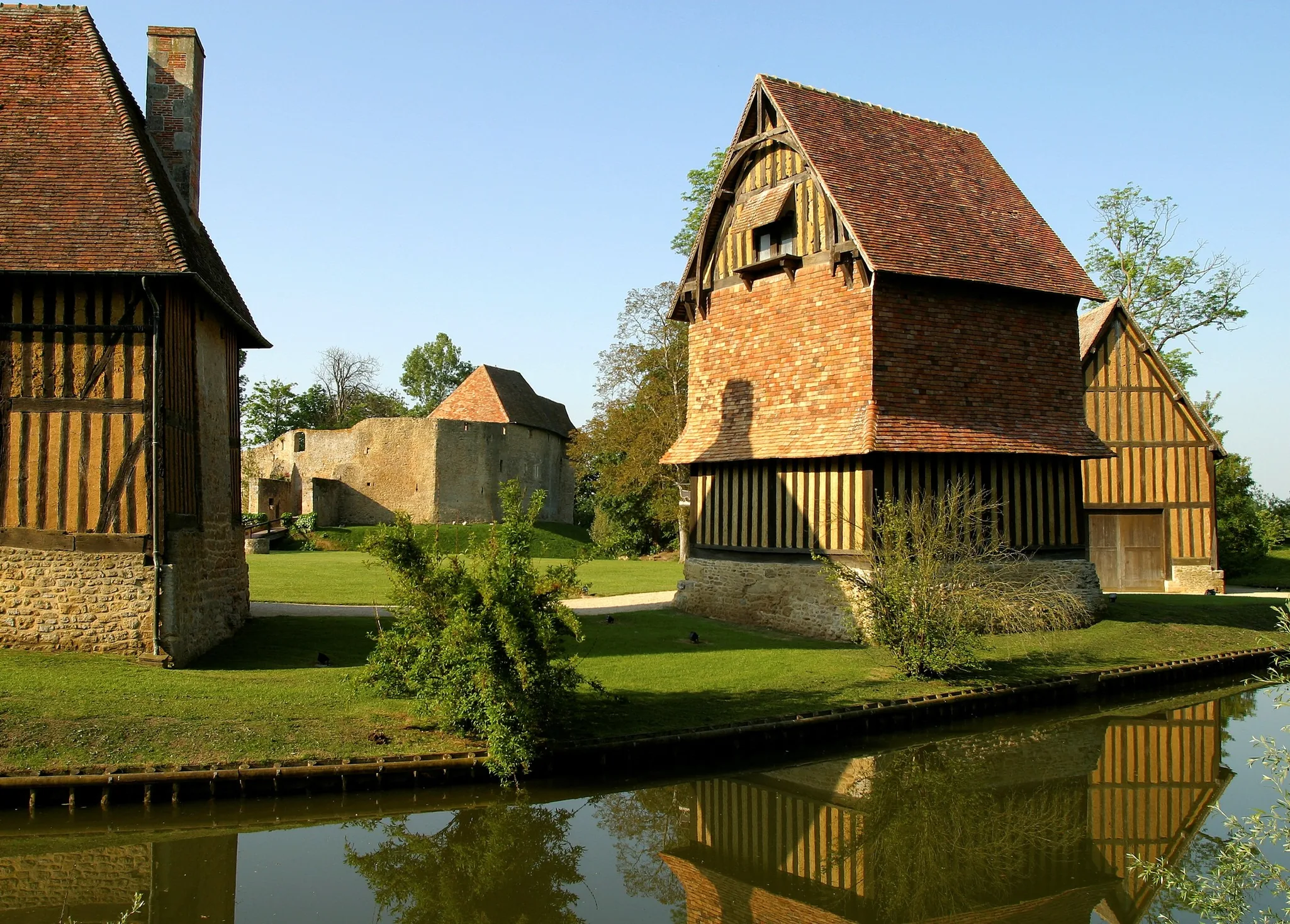 Château de Crèvecoeur à Crèvecoeur-en-Auge, Calvados (14)