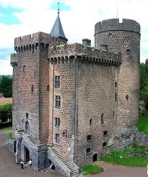 Château-Dauphin à Pontgibaud, Puy-de-Dôme (63)
