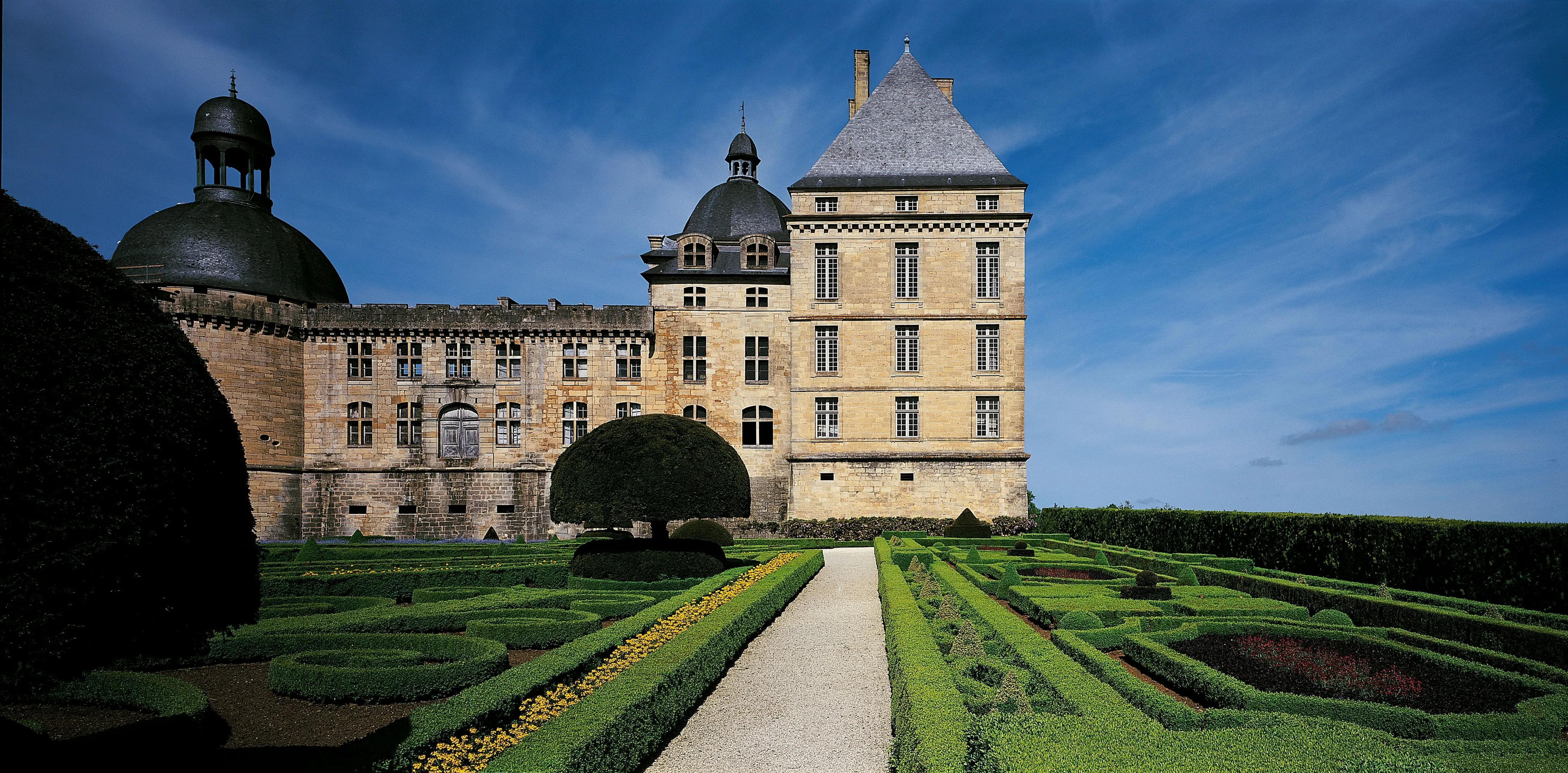 Château d'Hautefort à Hautefort, Dordogne (24)