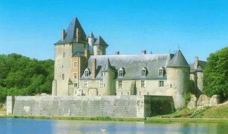 Château de la Chapelle d'Angillon à La Chapelle-d'Angillon, Cher (18)
