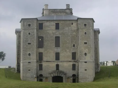 Château de Maulnes à Cruzy-le-Châtel, Yonne (89)