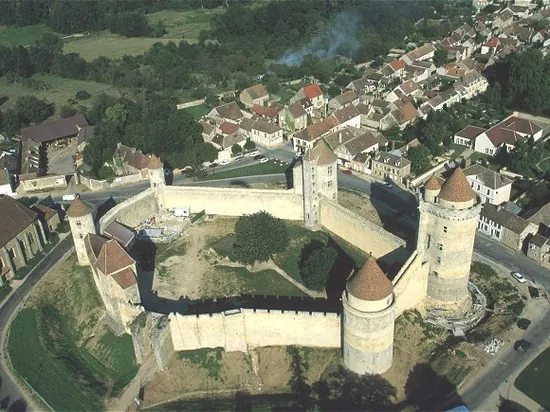 Château de Blandy-les-Tours à Blandy, Seine-et-Marne (77)