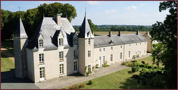 Chateau d'Oyré à Clermont-Créans, Sarthe (72)