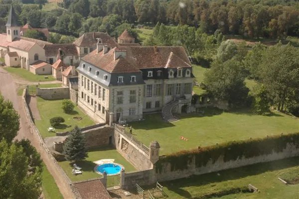 Château de Flée à Semur-en-Auxois, Côte-d'Or (21)