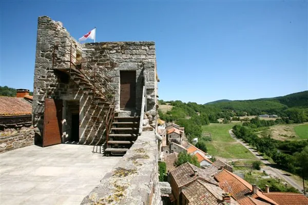 CHÂTEAU de LATOUR-SUR-SORGUES à Marnhagues-et-Latour, Aveyron (12)