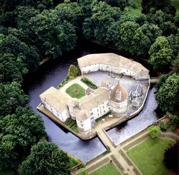 Château des Martinanches à Saint-Dier-d'Auvergne, Puy-de-Dôme (63)