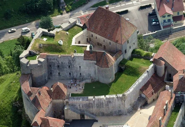 Château de Joux à La Cluse-et-Mijoux, Doubs (25)