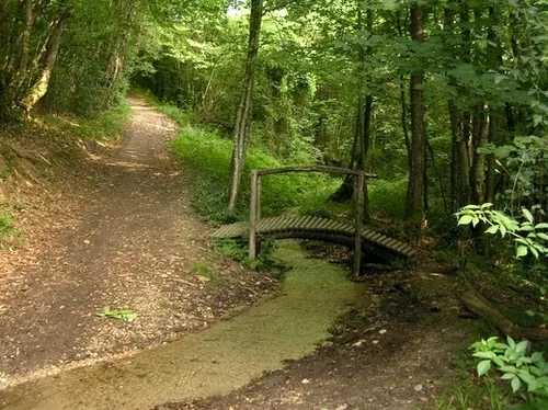 Circuit rouge de randonnée à St Chef à Saint-Chef, Isère (38)