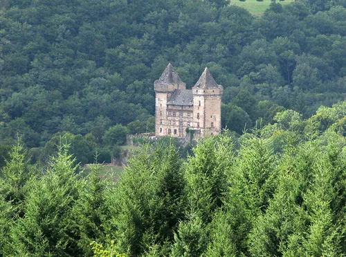 Circuit de Randonnée - le Château de Messilhac à Vic-sur-Cère, Cantal (15)
