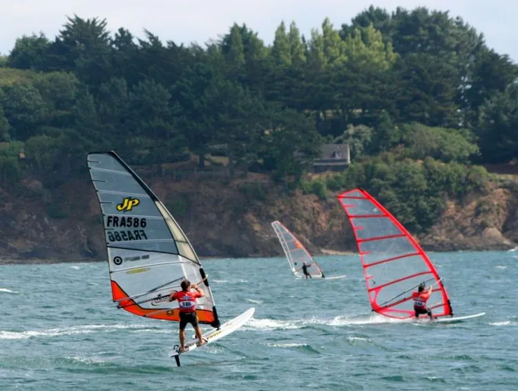 Club Nautique Rostiviec Loperhet à Loperhet, Finistère (29)