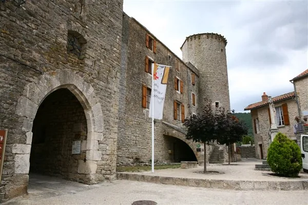 Commanderie Templiere et Hospitalière de Sainte Eulalie de Cernon à Sainte-Eulalie-de-Cernon, Aveyron (12)