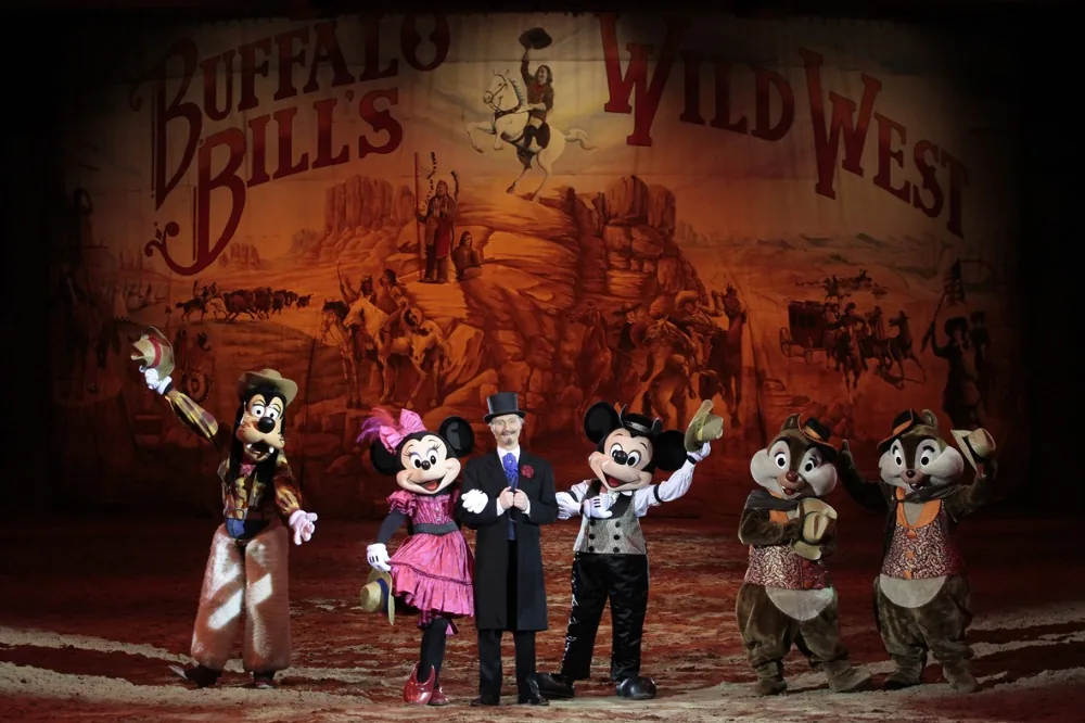 "La Légende de Buffalo Bill... avec Mickey et ses Amis !"
