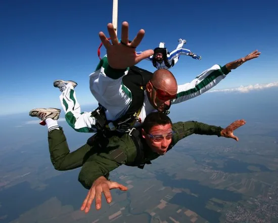 Dijon Parachutisme à Menotey, Jura (39)