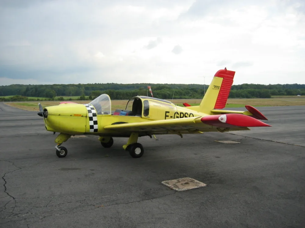 Domergue Aviation à La Vèze, Doubs (25)