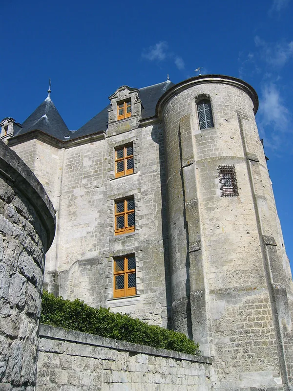 Donjon de Vic Sur Aisne à Vic-sur-Aisne, Aisne (02)