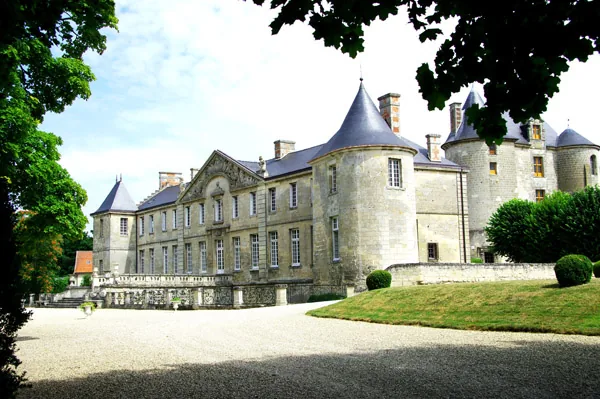 Donjon et Parc du Château de Vic Sur Aisne à Vic-sur-Aisne, Aisne (02)