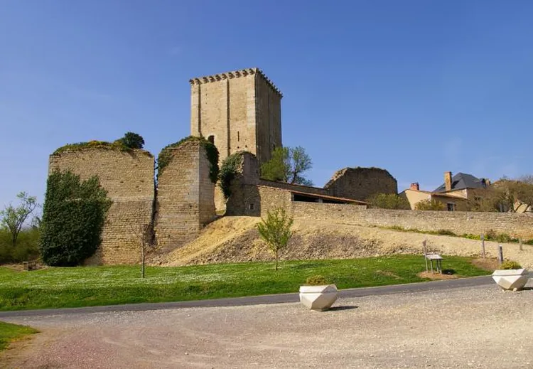 Donjon de Moncontour à Moncontour, Vienne (86)