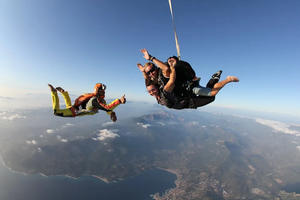 TANDEM
Ecole de Parachutisme du Valinco
PROPRIANO - Corse
