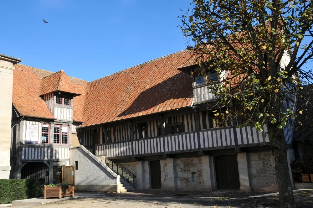 Espace Culturel les Dominicaines à Pont-l'Évêque, Calvados (14)