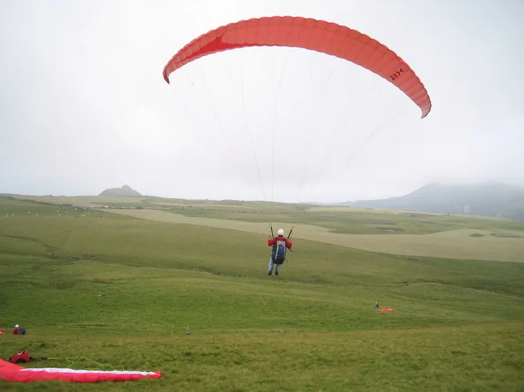 Espace Volcan École Française de Parapente Volcan à Saint-Genès-Champanelle, Puy-de-Dôme (63)