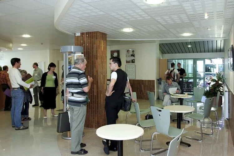 vaste hall d'accueil