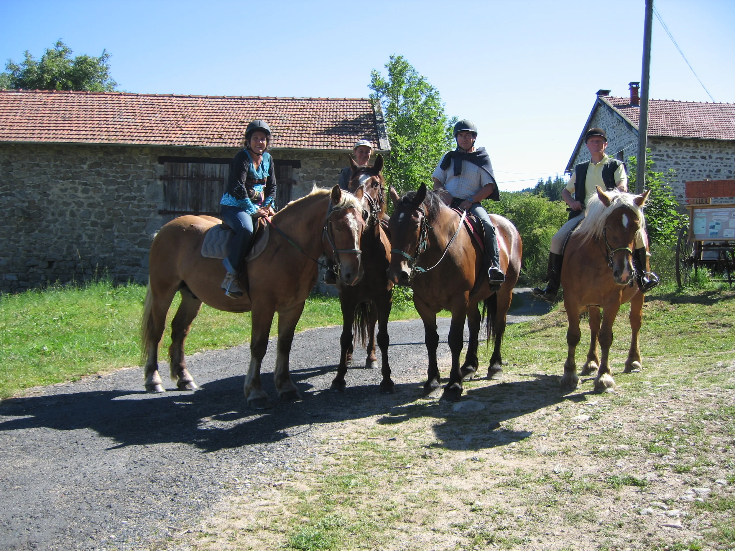 Ferme Equestre de Polytrait à Saint-Amant-Roche-Savine, Puy-de-Dôme (63)