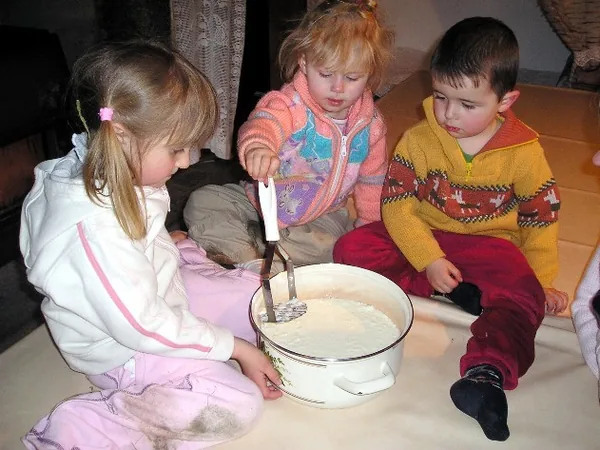 La fabrication de la tomme par les enfants