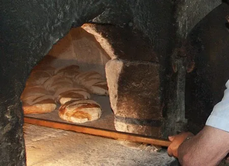 Four de Cropieres à Vic-sur-Cère, Cantal (15)