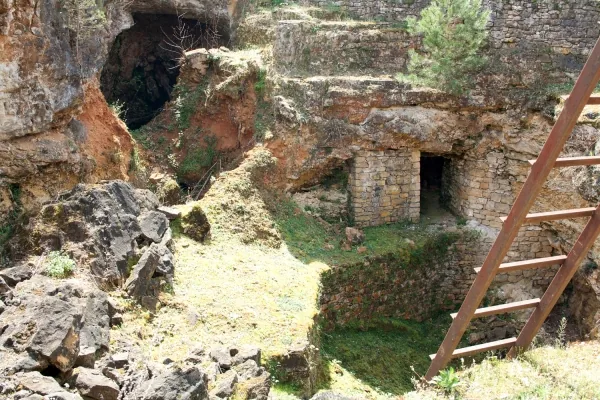 Gisement Préhistorique du Regourdou à Montignac, Dordogne (24)