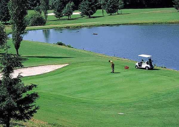 Golf de la Prèze à Écuras, Charente (16)