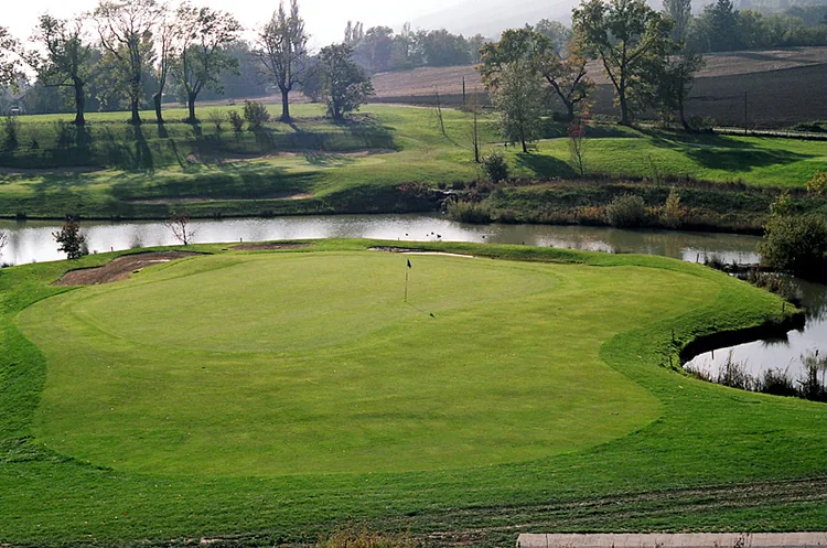 Golf de Maison Blanche à Échenevex, Ain (01)