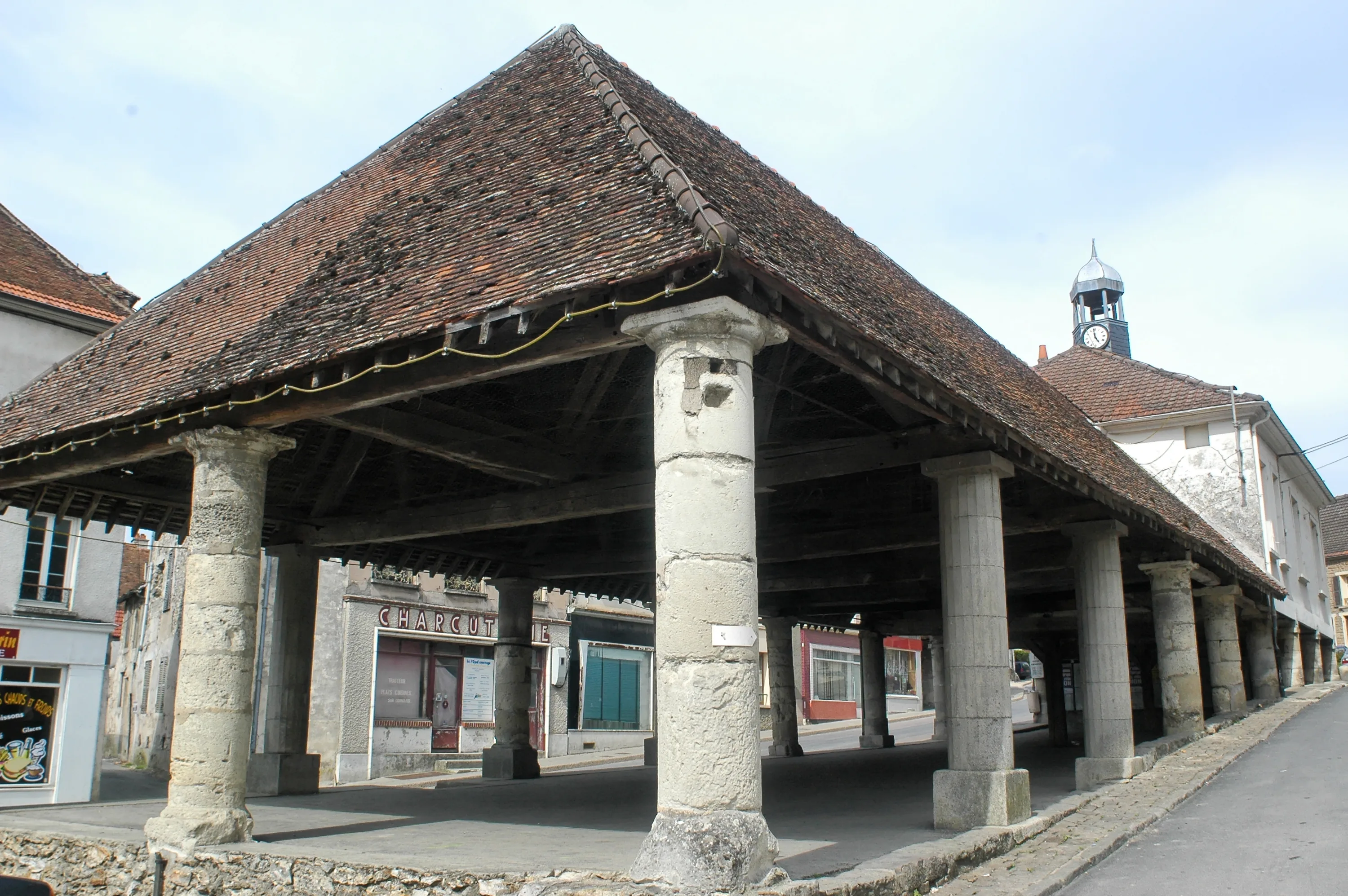 Halle de Condé en Brie à Condé-en-Brie, Aisne (02)