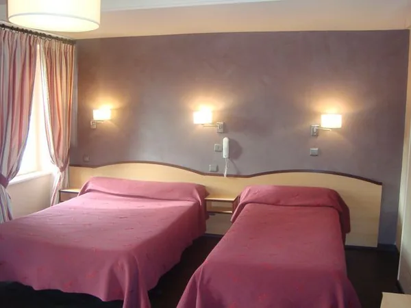 HOTEL-RESTAURANT AZALEES à Tournon-sur-Rhône, Ardèche (07)