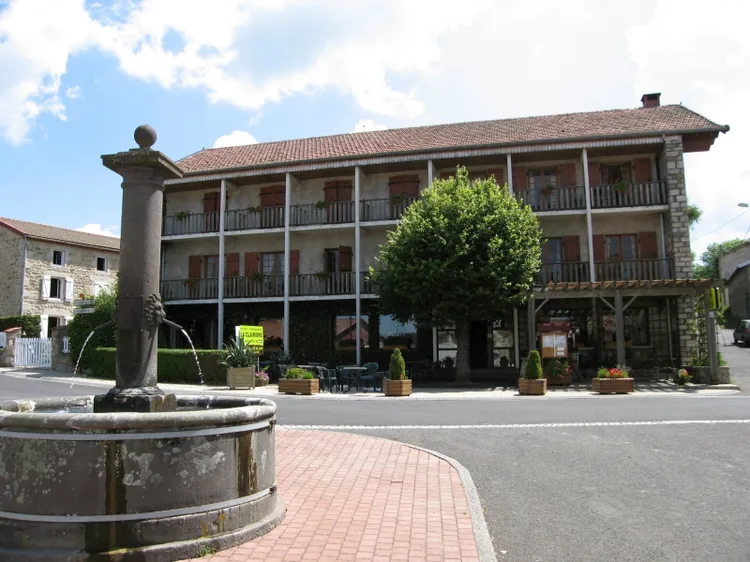 Hôtel Restaurant la Clairière à Chambon-sur-Dolore, Puy-de-Dôme (63)