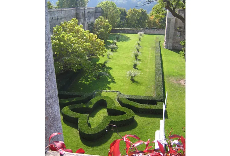 Jardin du Donjon de Vez à Vez, Oise (60)